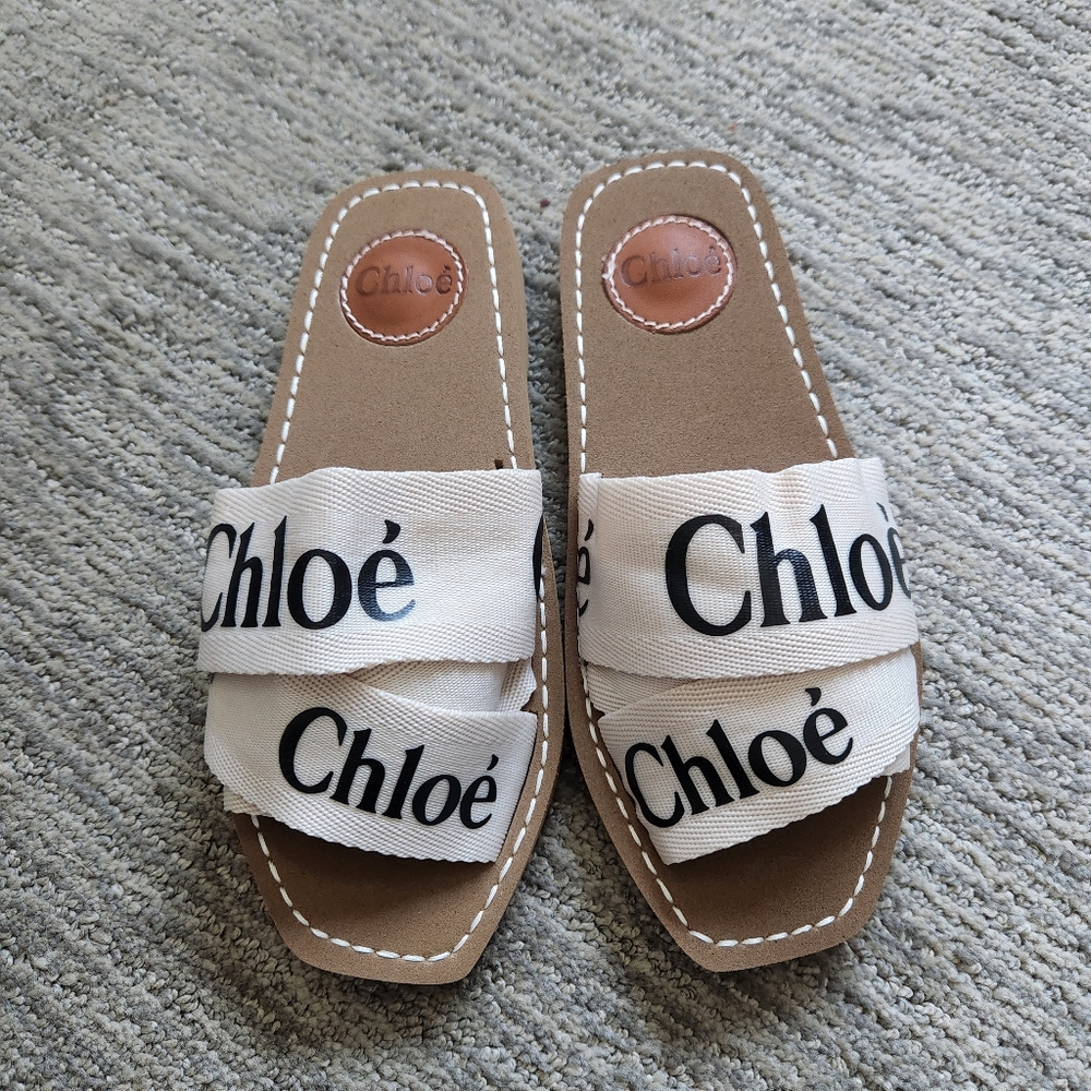 New Women's Woody Logo Slide Sandals